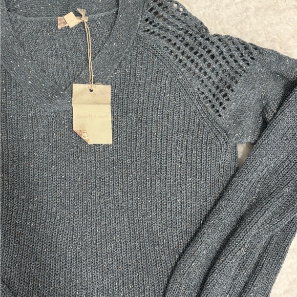 Gorgeous Hem & Thread Slate Blue Knit V-Neck Pullover Small - Picture 3 of 6